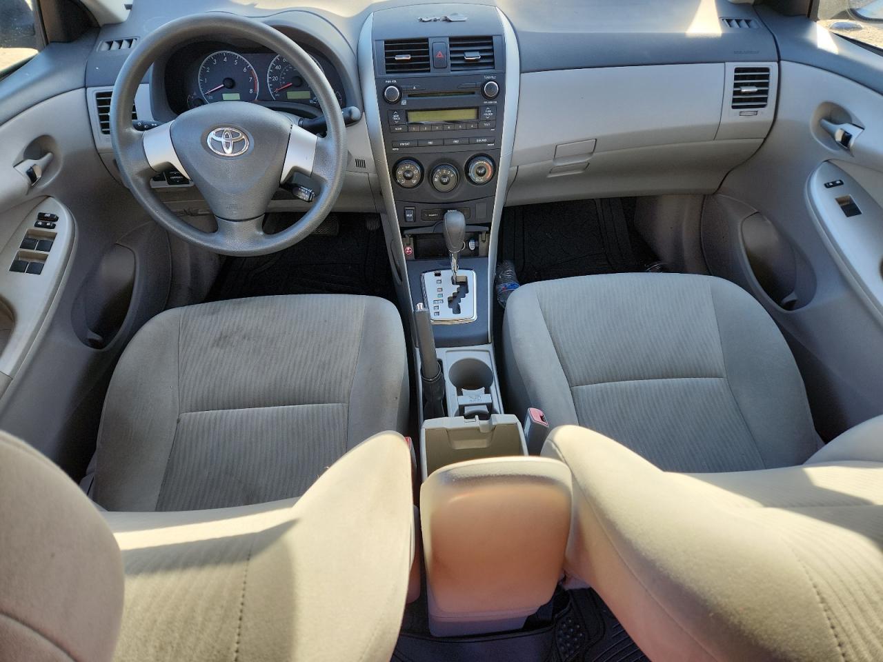 Toyota Corolla Base Image 4