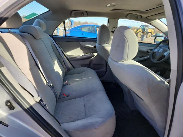 Toyota Corolla Base Image 11