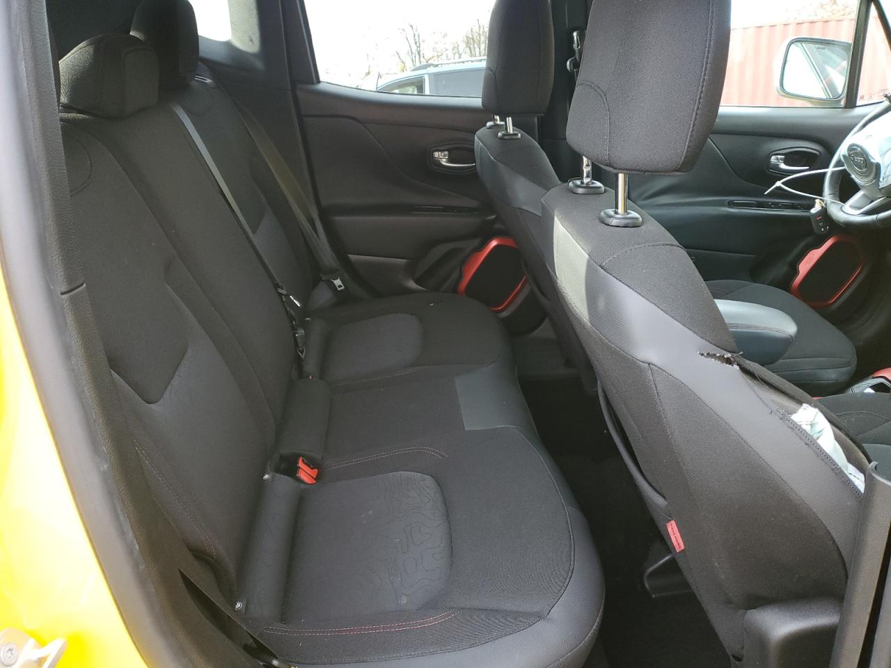 Jeep Renegade Trailhawk Image 6