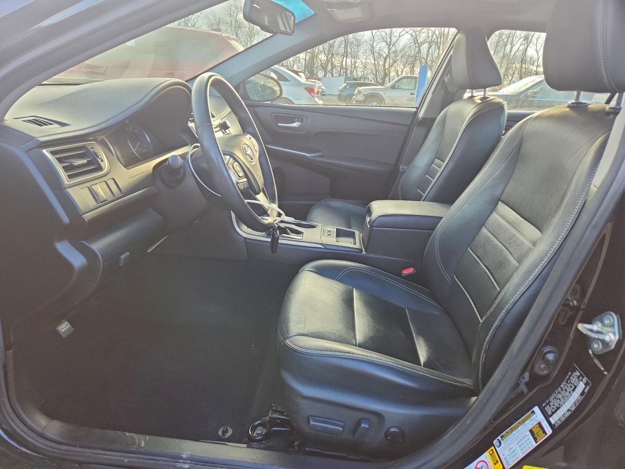 Toyota Camry Xse Image 3