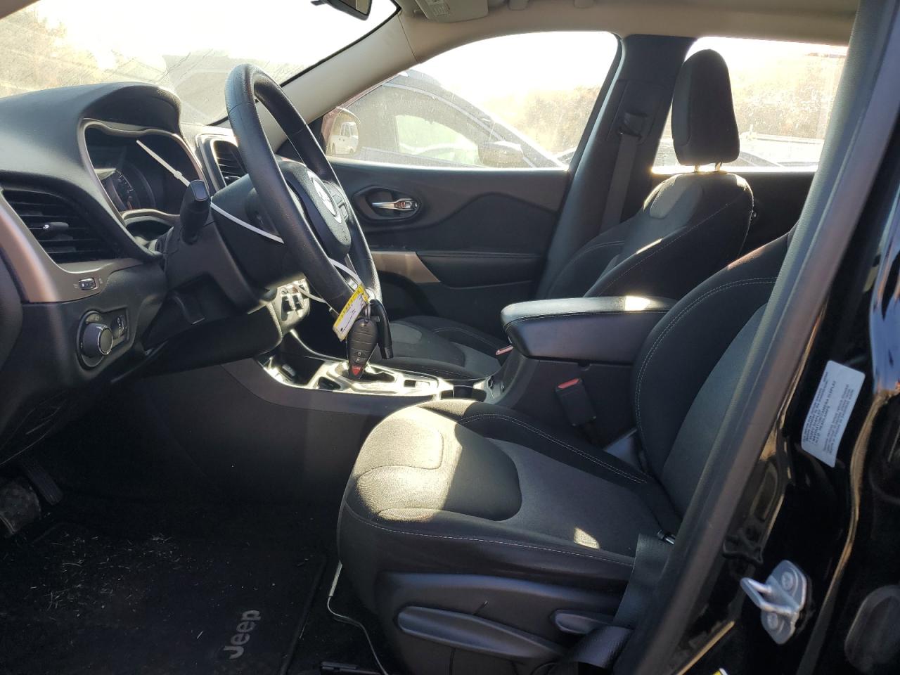 Jeep Grand Cherokee Sport Image 4