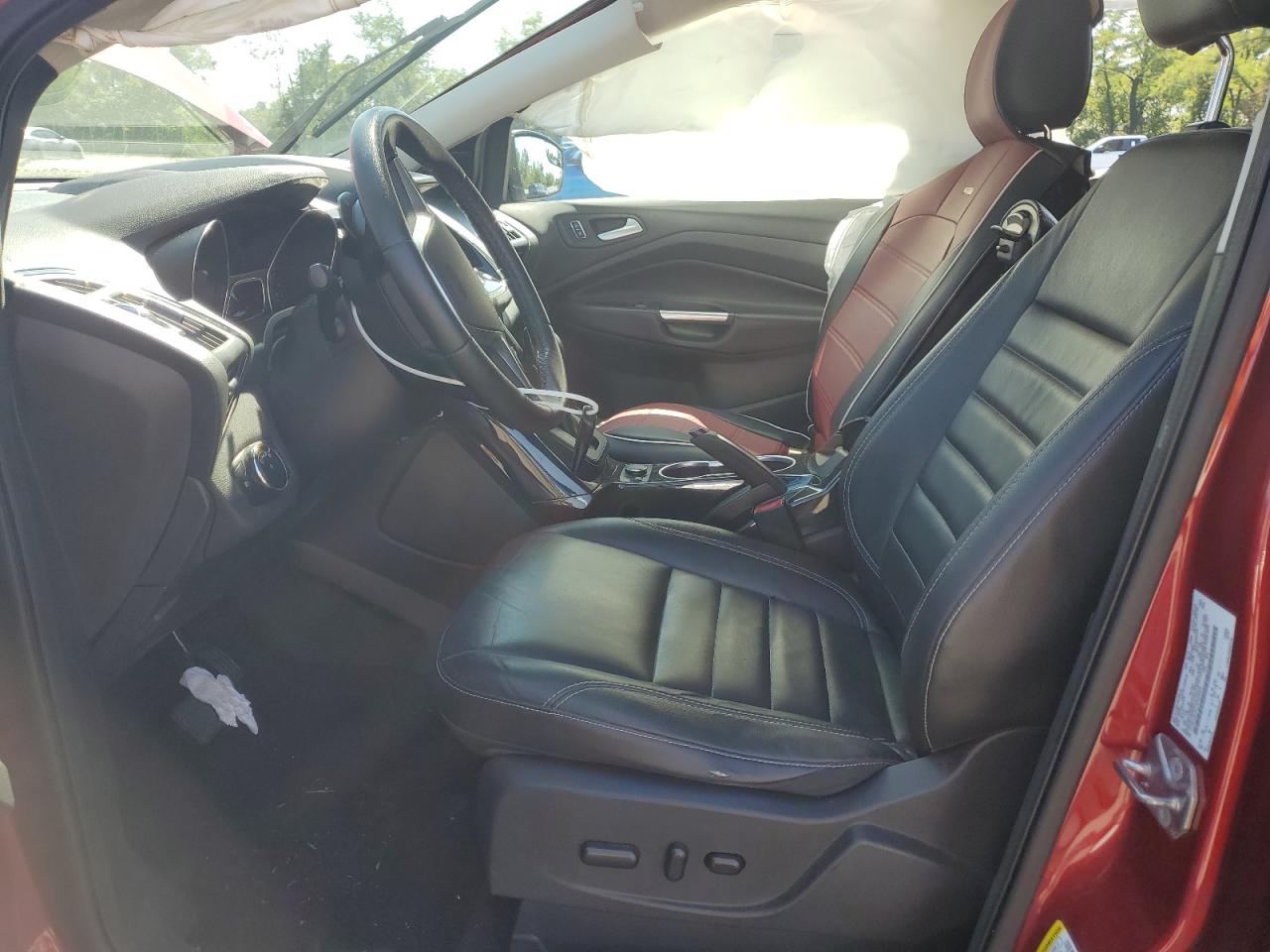 Ford Escape Titanium Image 4