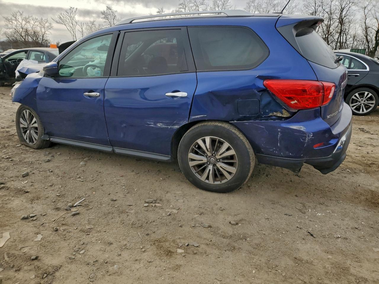 Nissan Pathfinder S Image 3