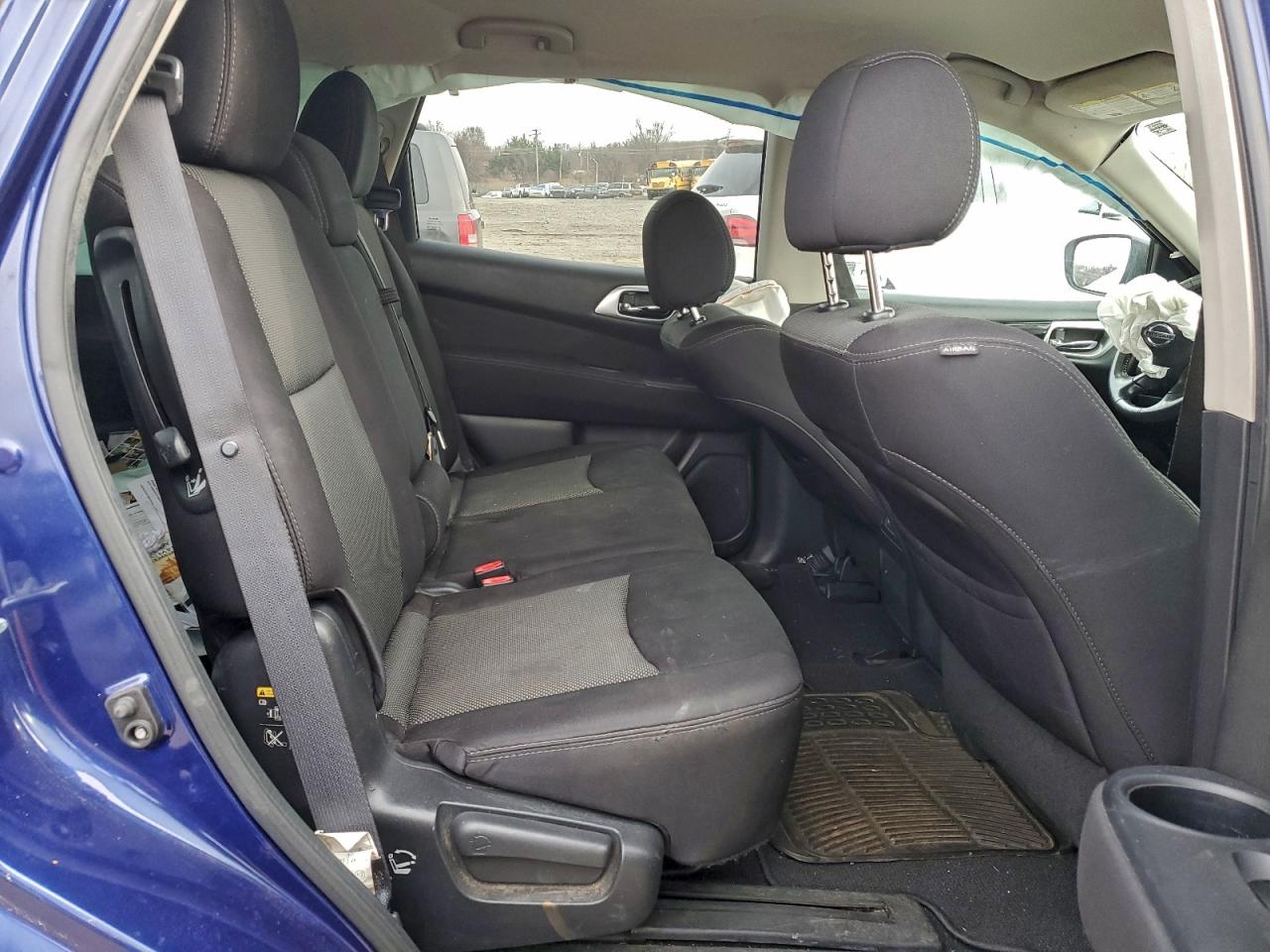 Nissan Pathfinder S Image 2