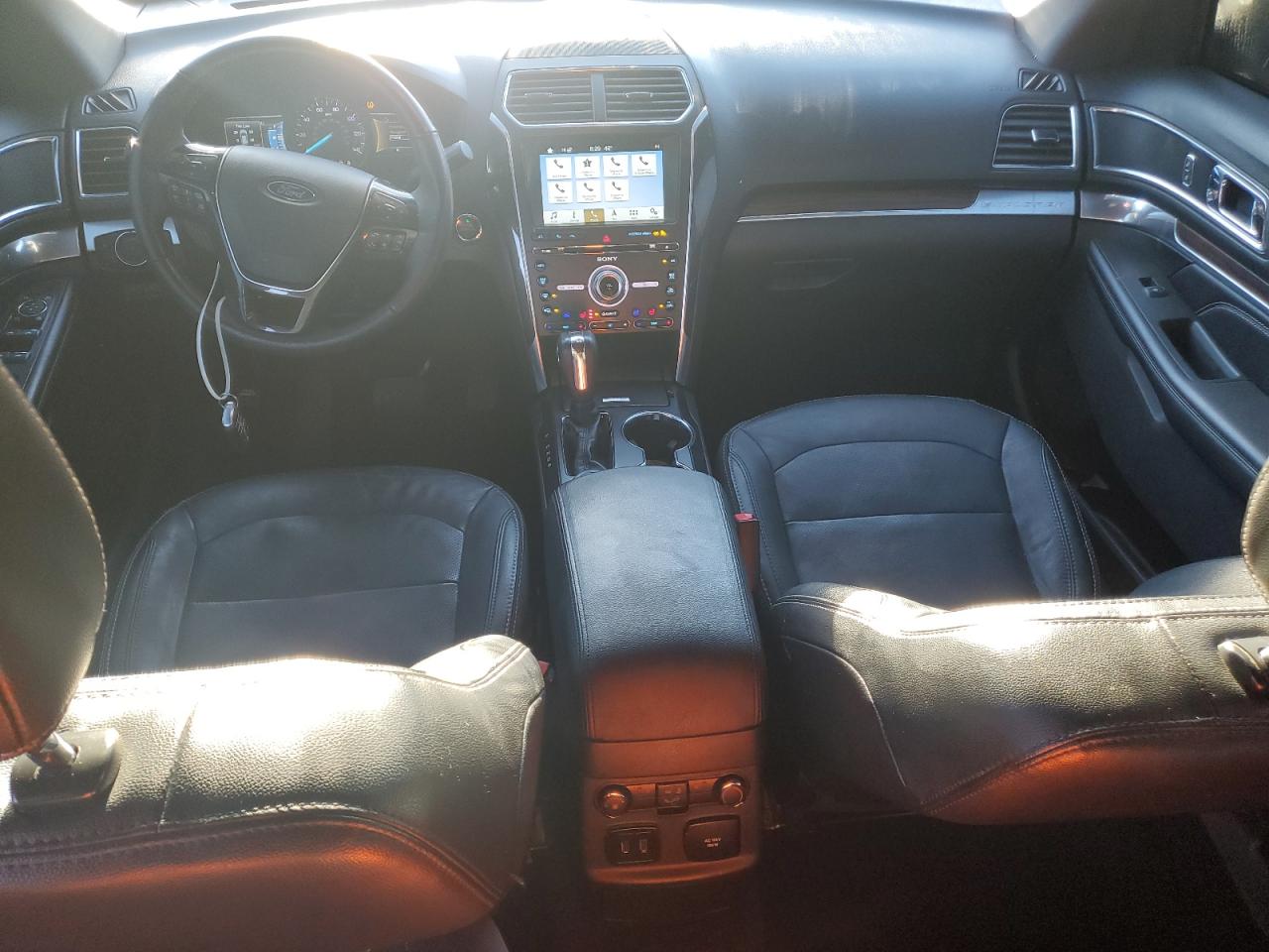 Ford Explorer Limited Image 12