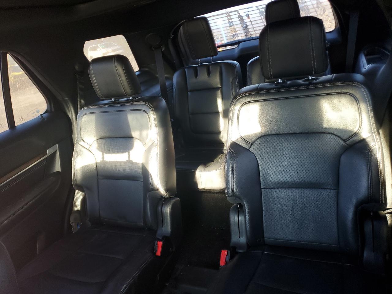 Ford Explorer Limited Image 11