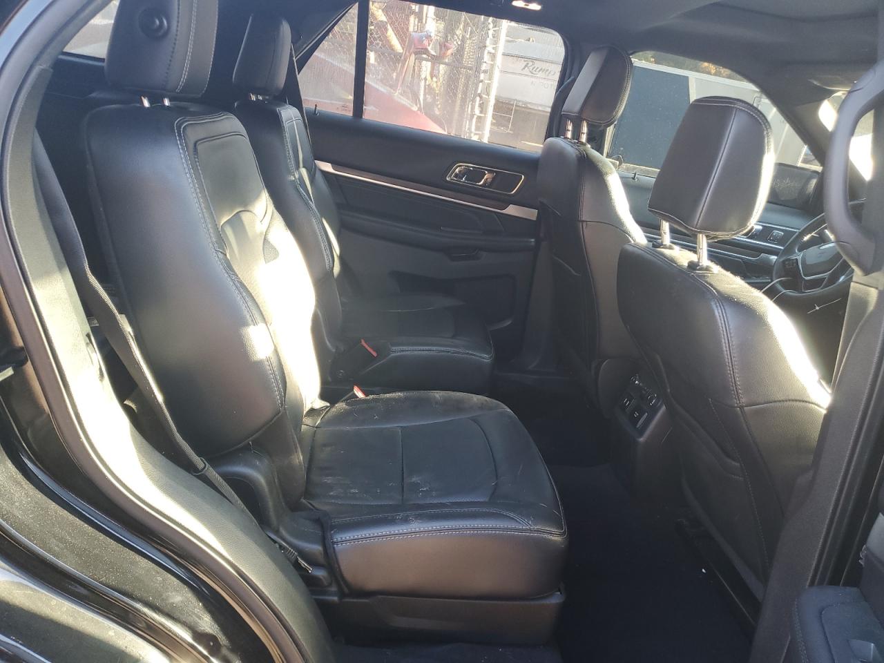 Ford Explorer Limited Image 6