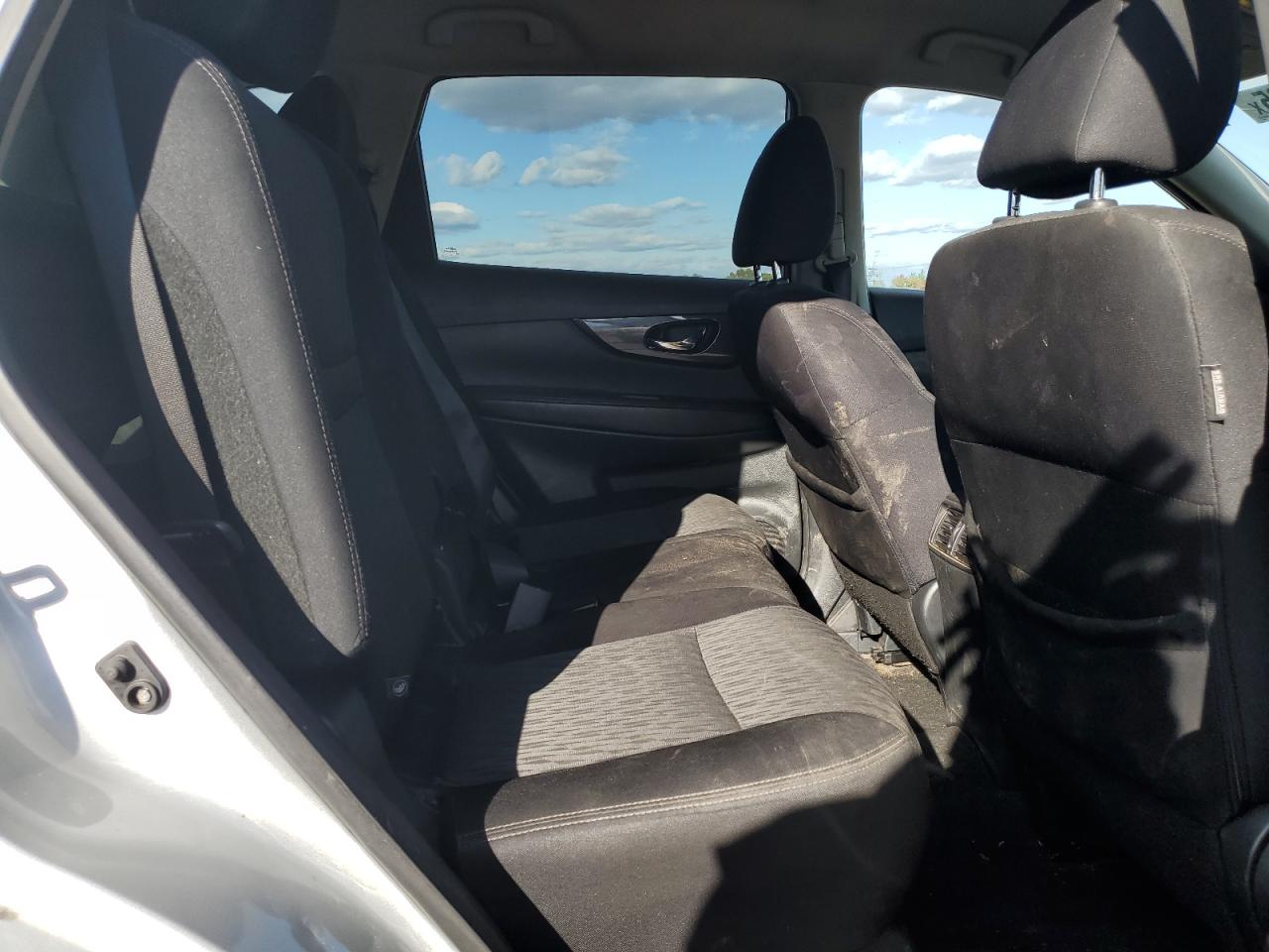 Nissan Rogue S Image 8