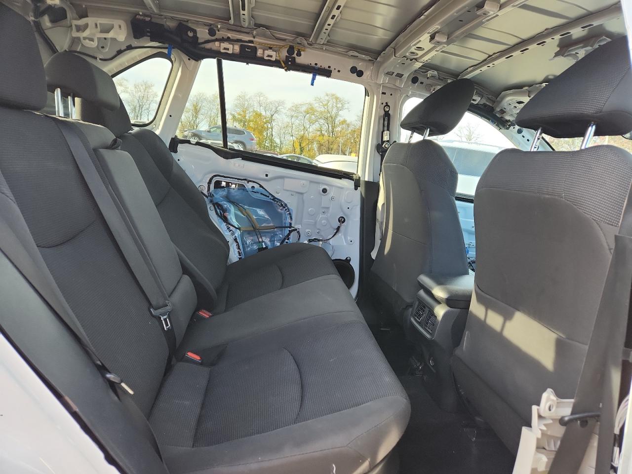 Toyota RAV4 Le Image 11