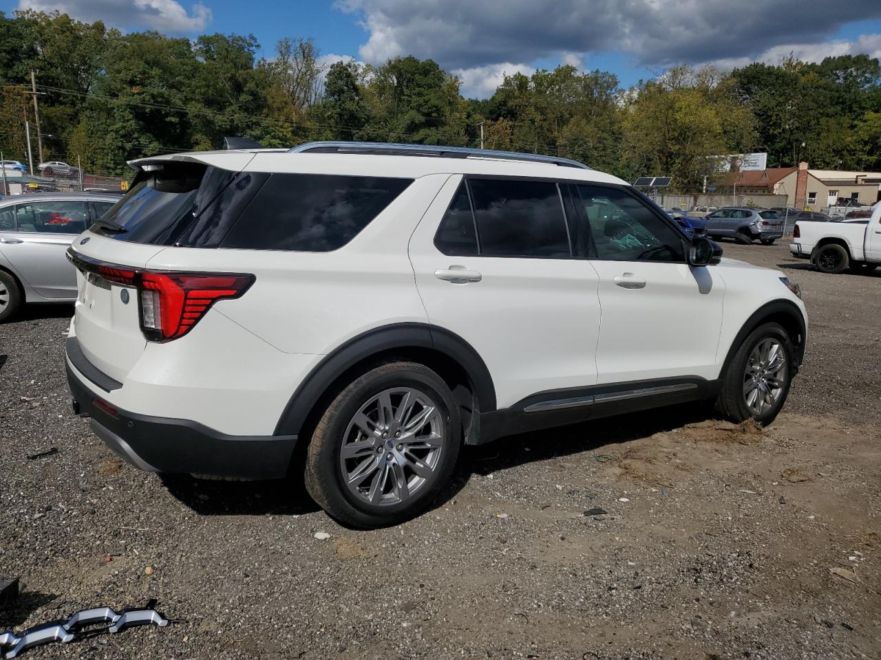 Ford Explorer Platinum Image 10