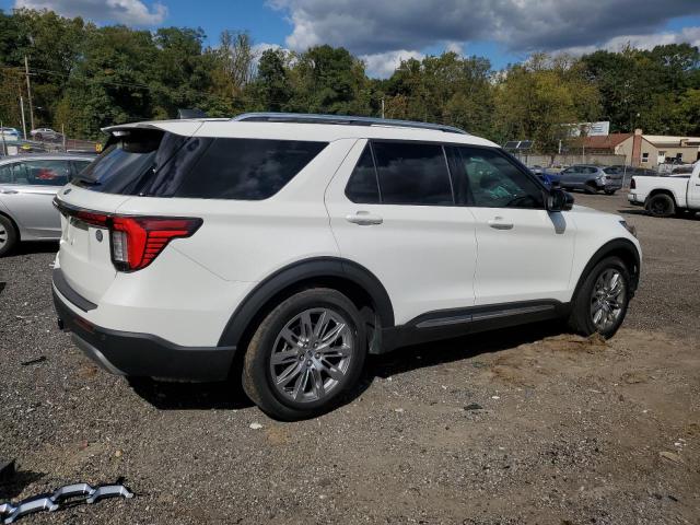 Ford Explorer Platinum Image 10