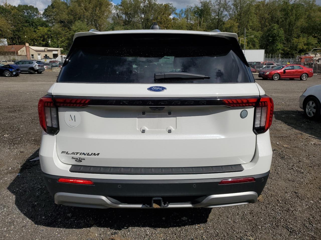 Ford Explorer Platinum Image 6