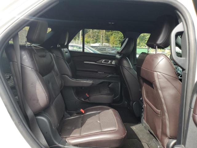 Ford Explorer Platinum Image 2