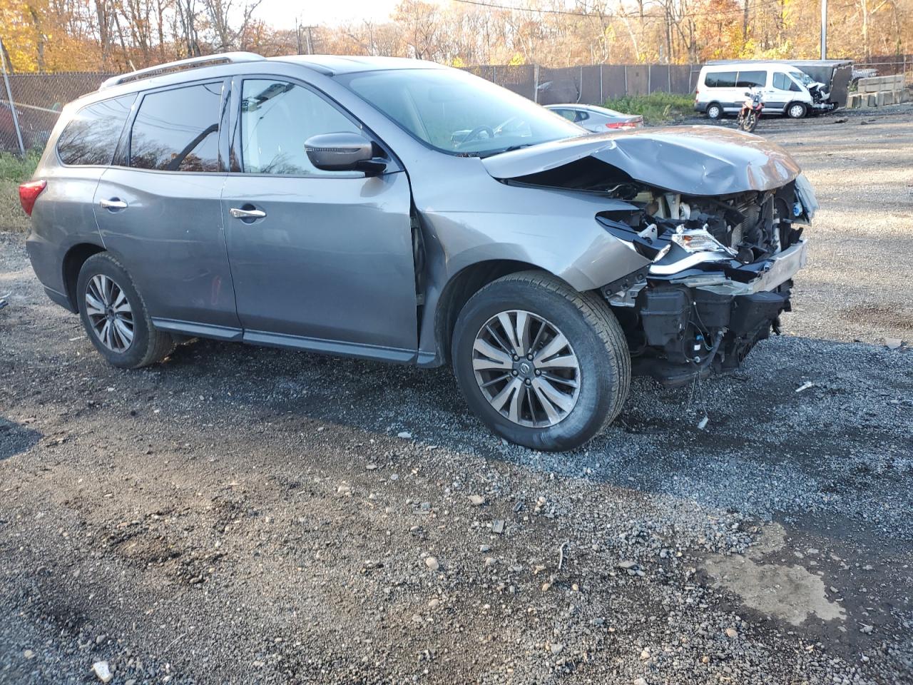 Nissan Pathfinder S Image 8