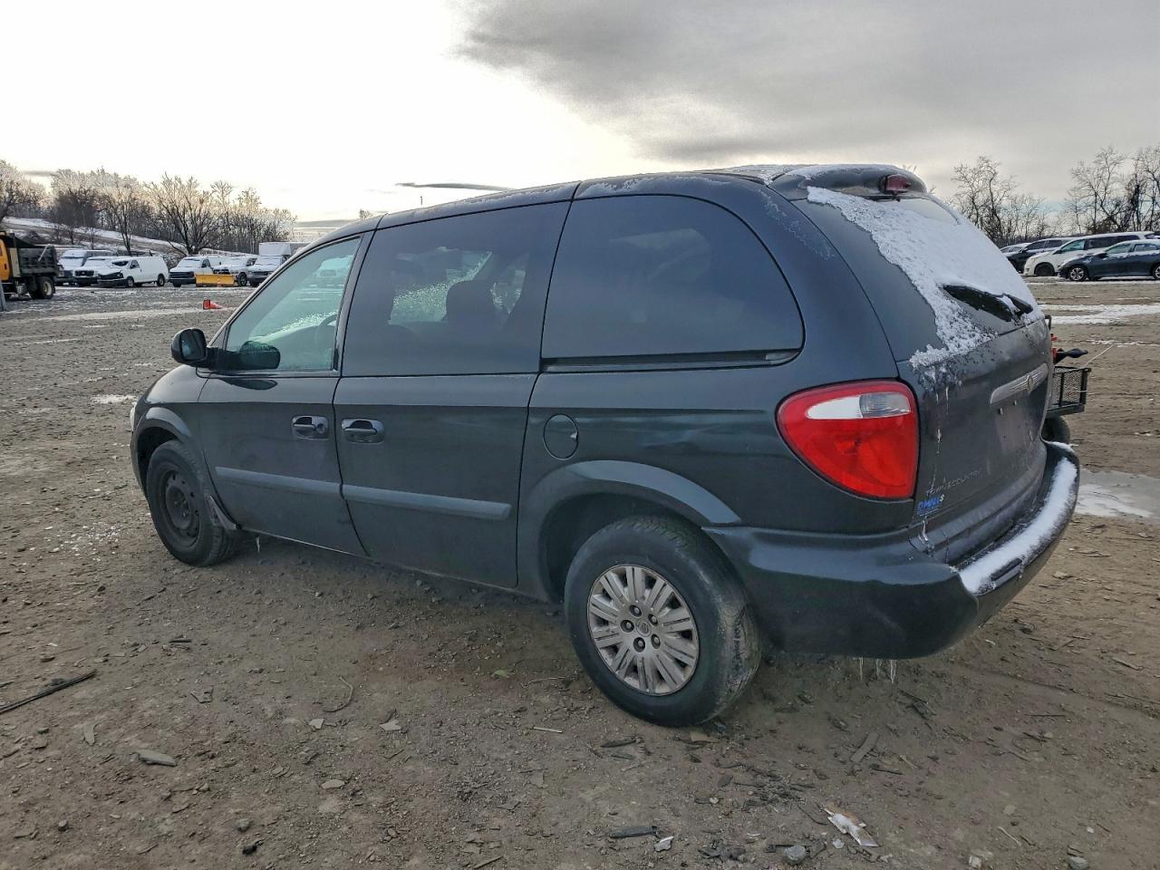 Chrysler Minivan Image 2