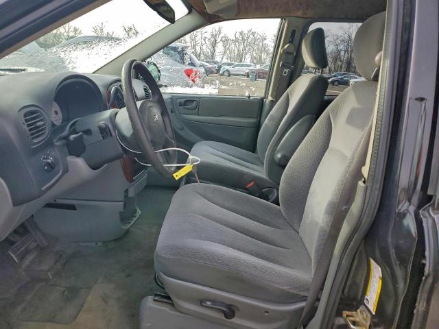 Chrysler Minivan Image 6