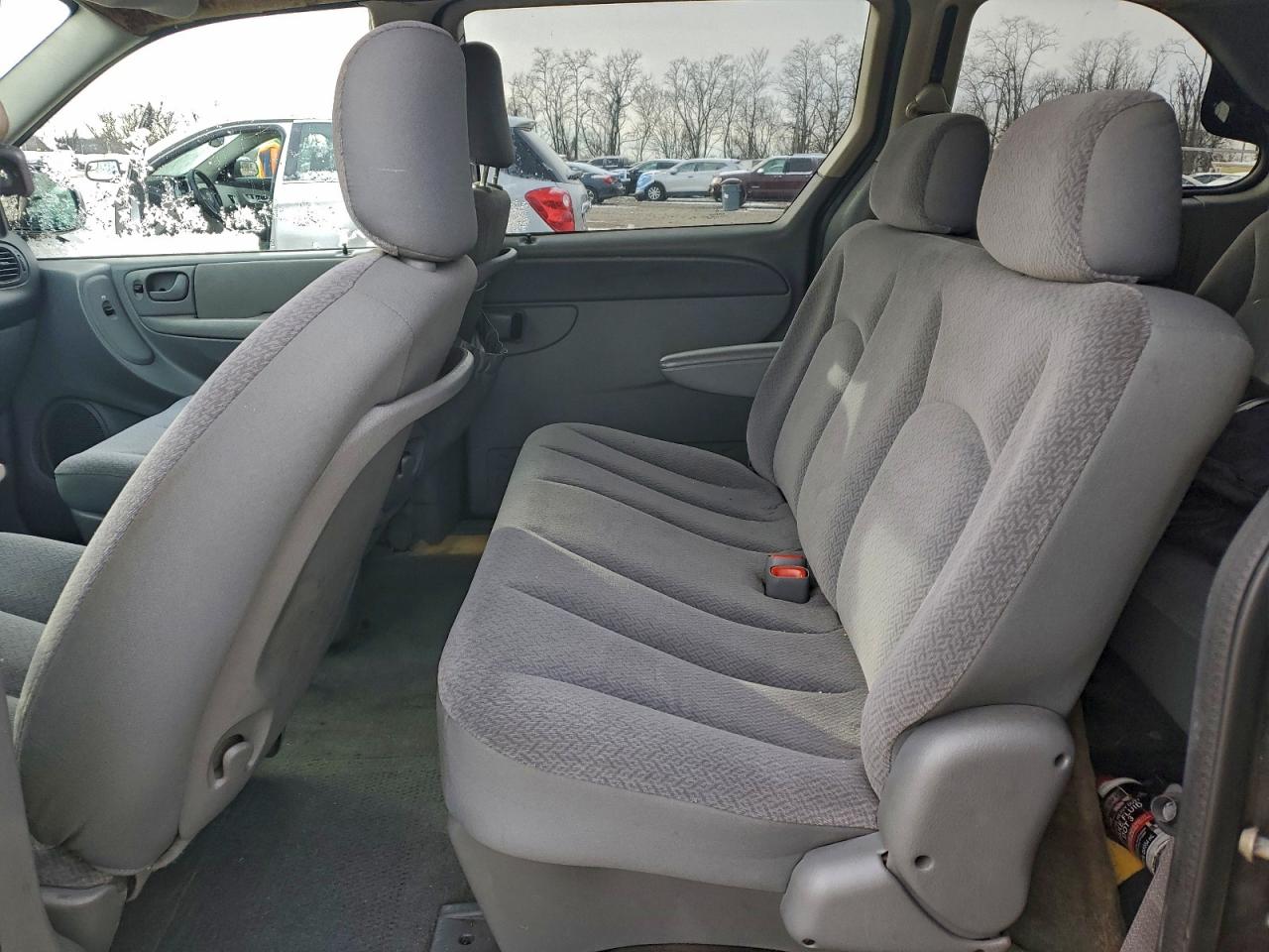 Chrysler Minivan Image 7