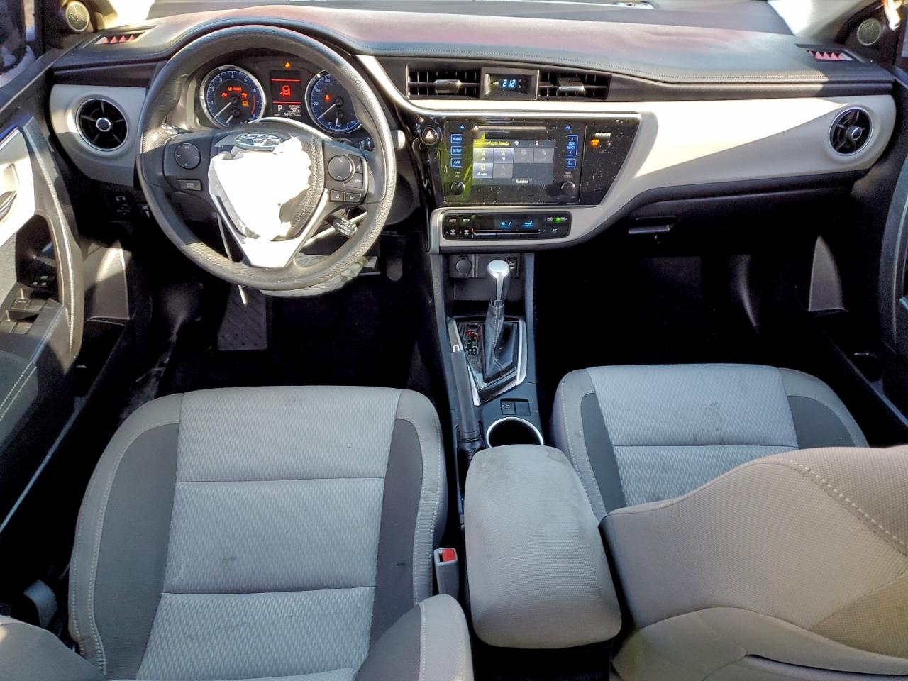 Toyota Corolla L Image 7