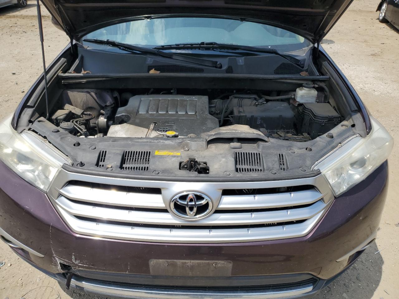 Toyota Highlander Base Image 13