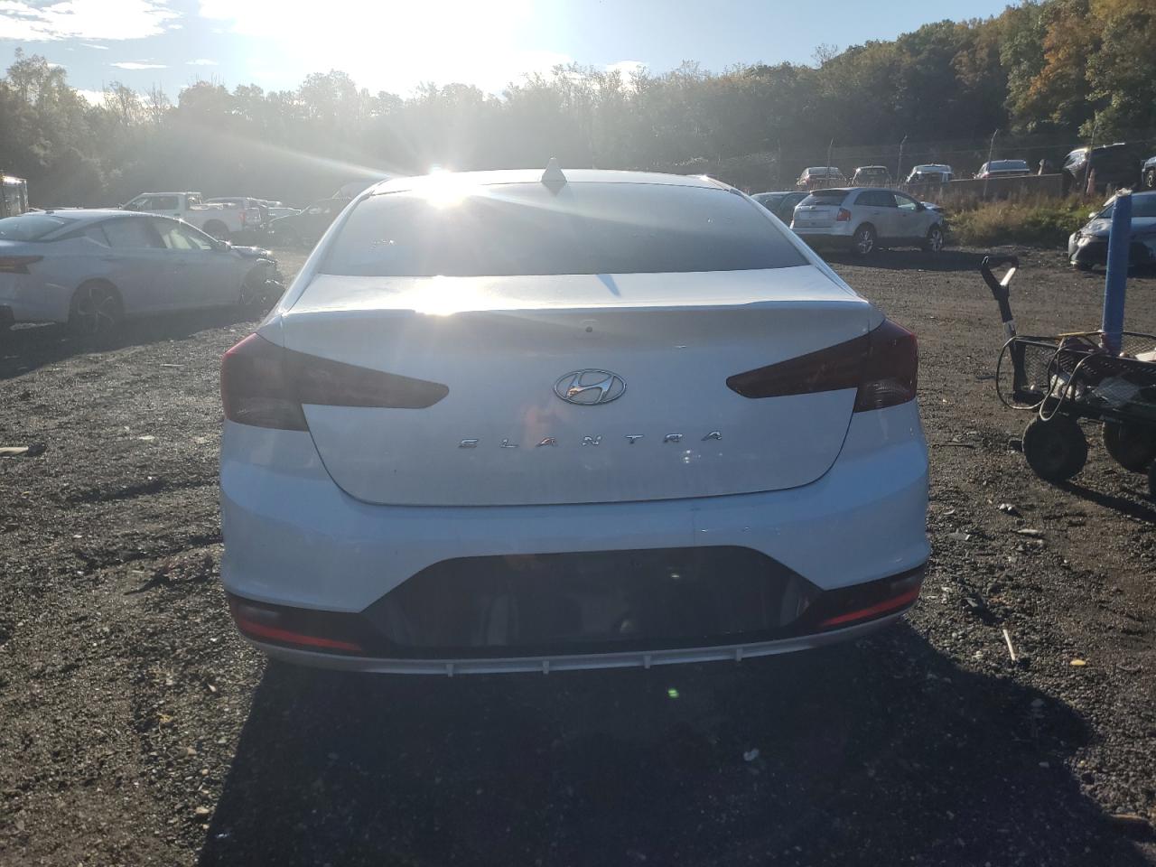 Hyundai ELANTRA Sel Image 5