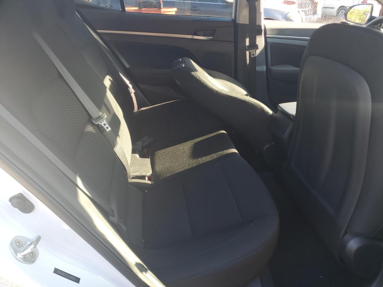 Hyundai ELANTRA Sel Image 8