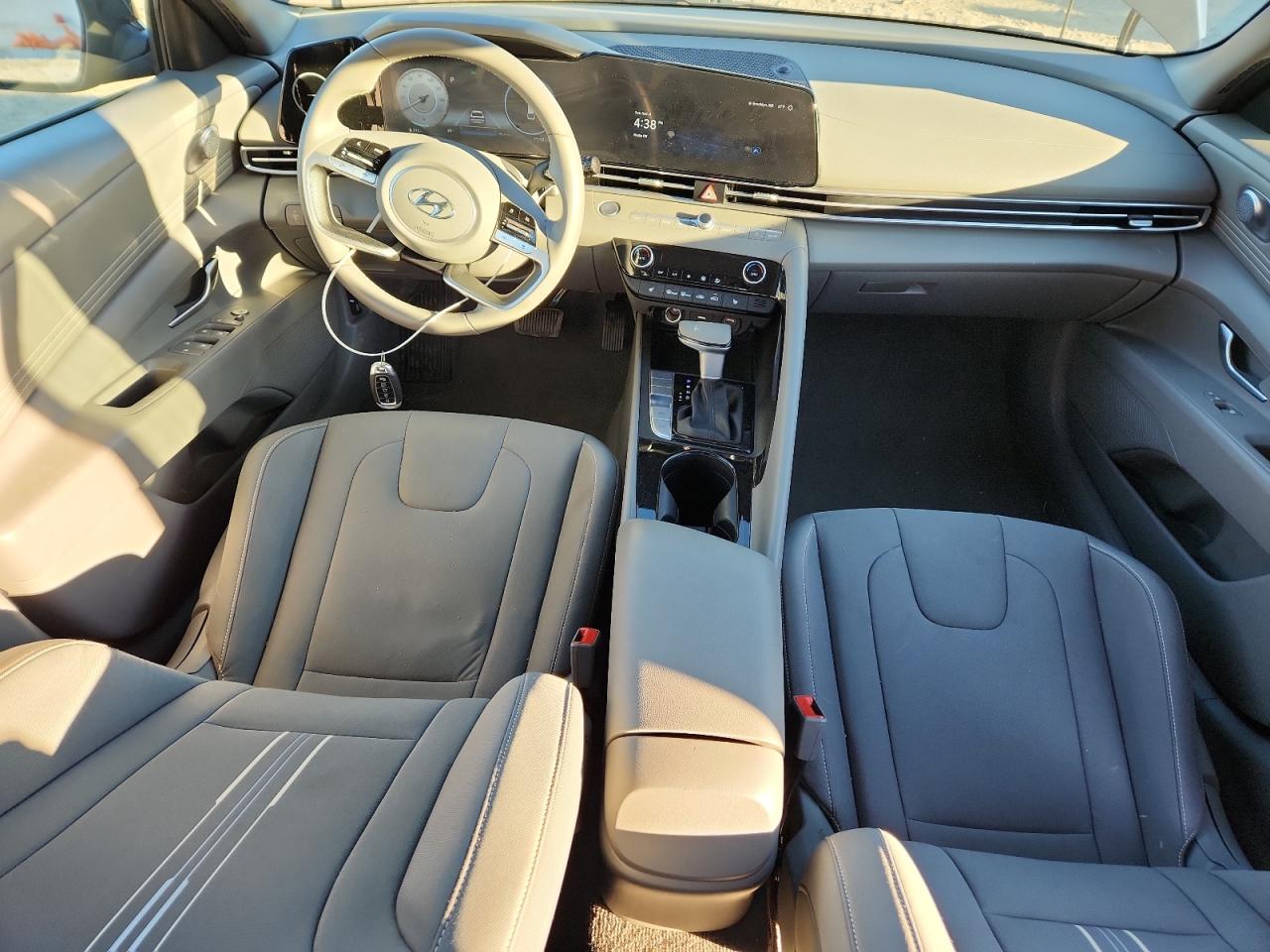 Hyundai ELANTRA Sel Image 8