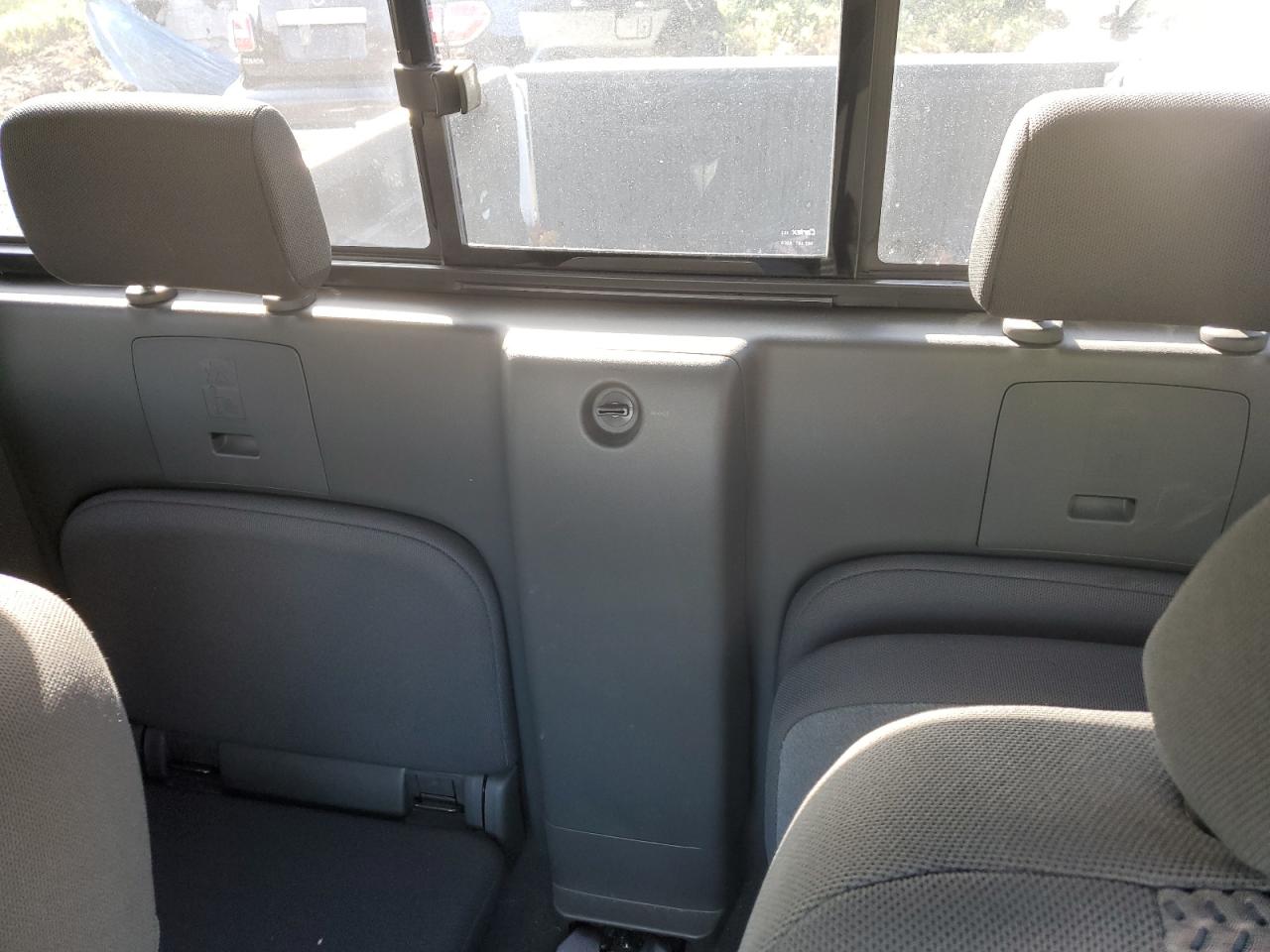 Nissan Frontier Sv Image 12