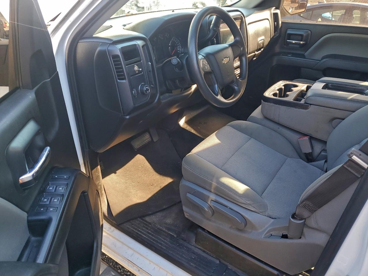 Chevrolet Silverado C1500 Image 3