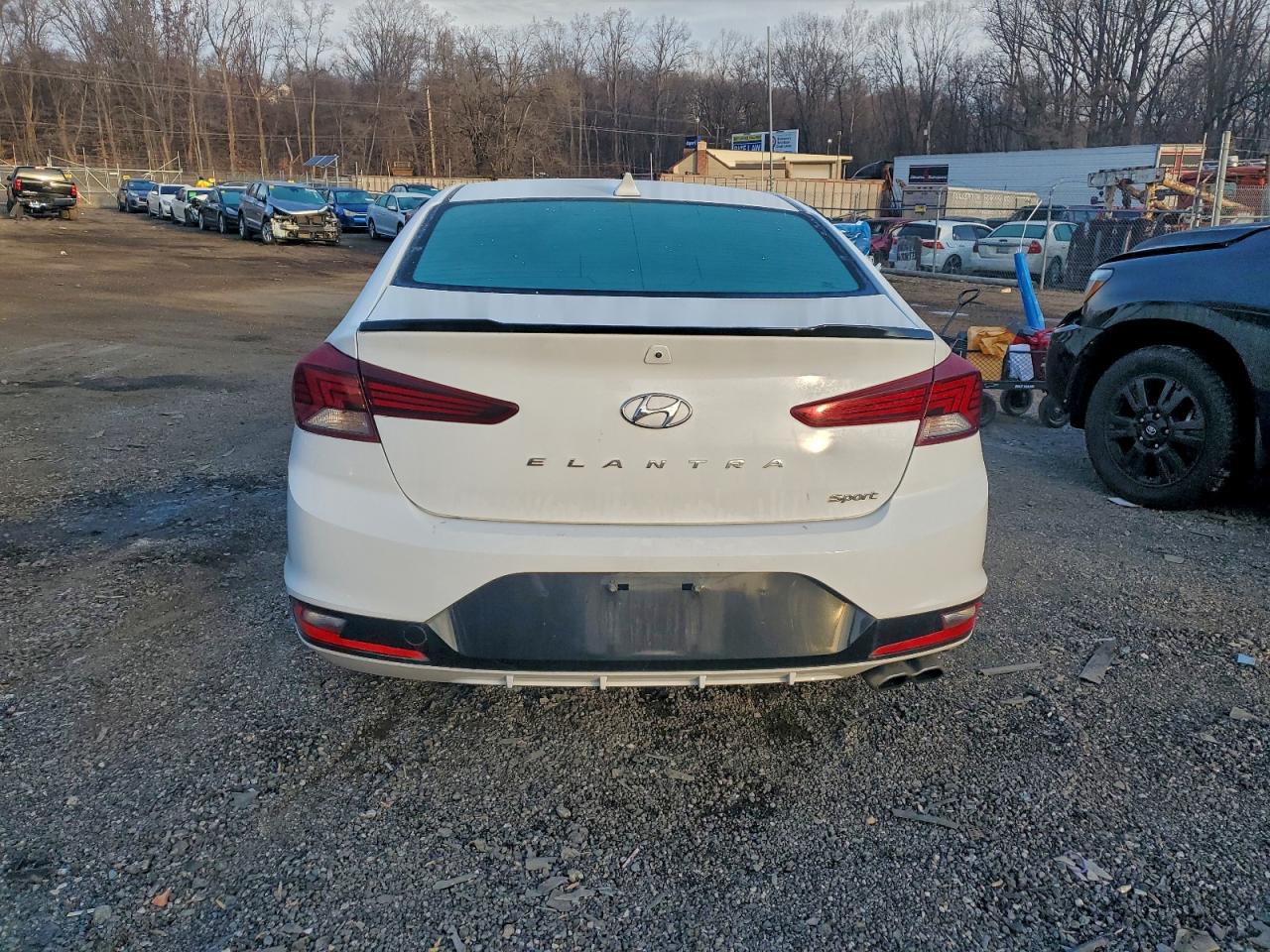 Hyundai ELANTRA Sport Image 2