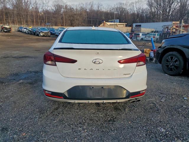 Hyundai ELANTRA Sport Image 2