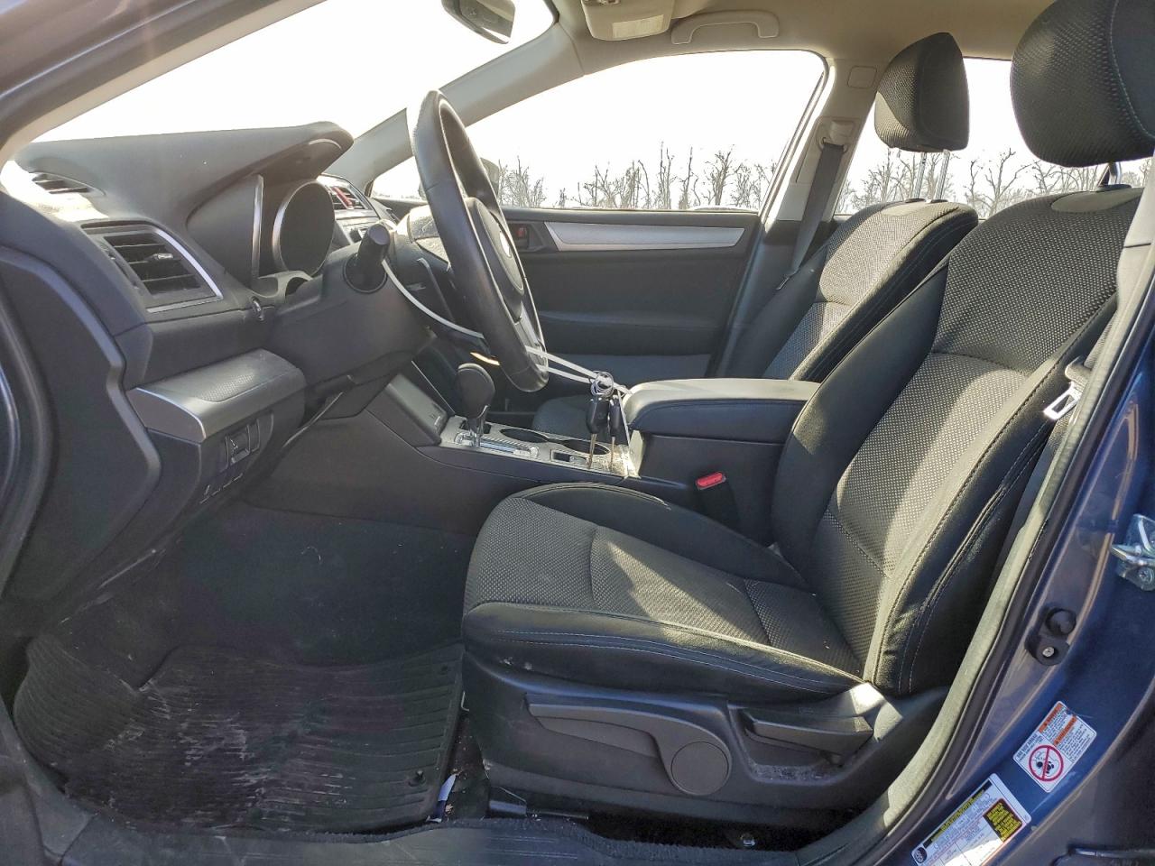 Subaru Outback 2.5i Image 6