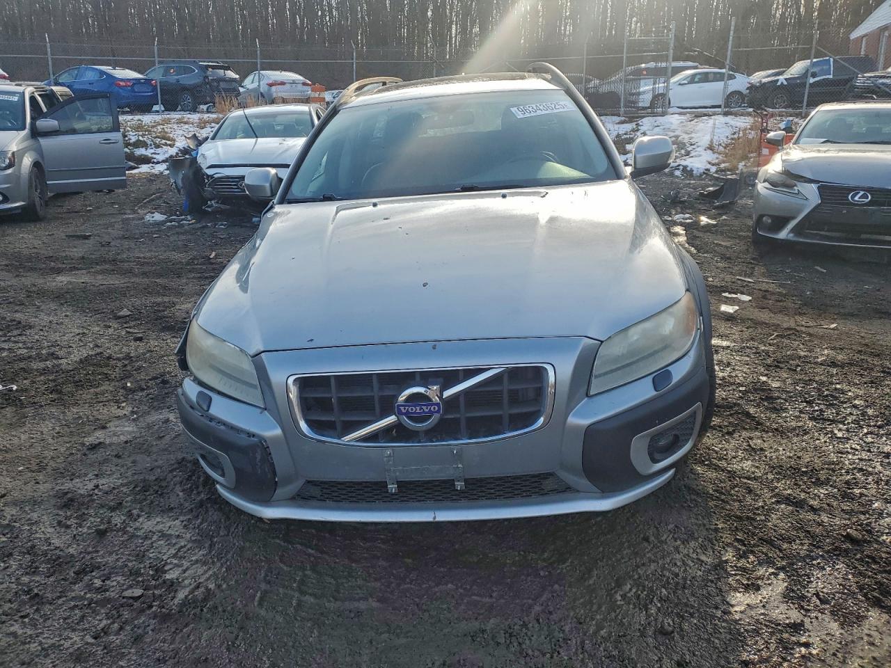 Volvo XC70 3.2 Image 3
