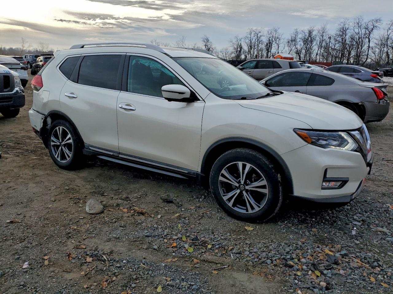 Nissan Rogue Sv Image 2