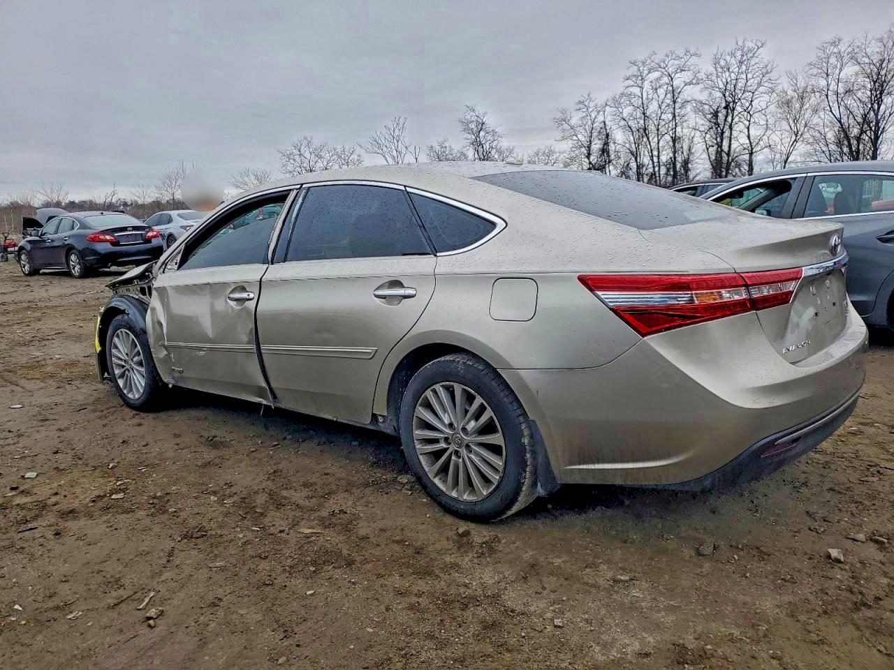Toyota Avalon Hybrid Image 2