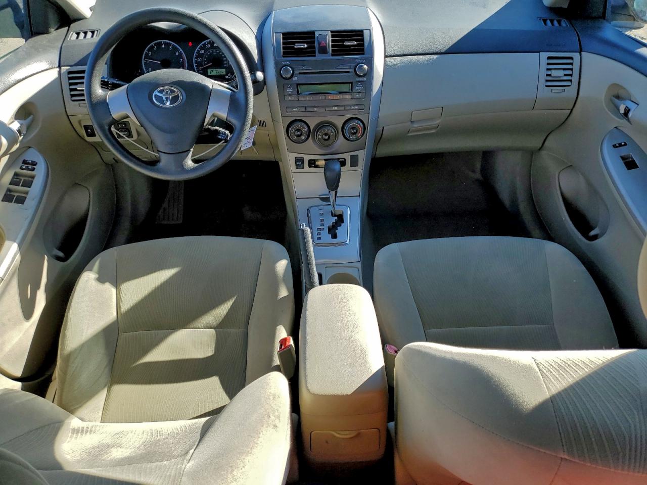 Toyota Corolla Base Image 9