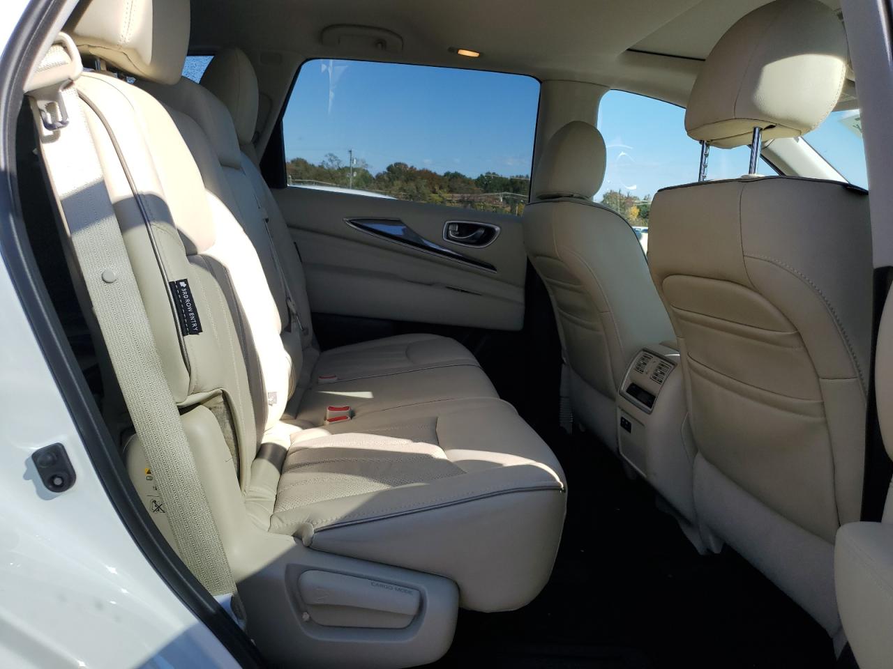 INFINITI Qx Luxe Image 6