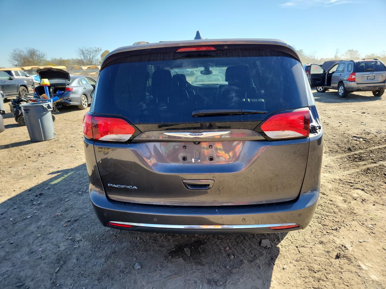 Chrysler Pacifica Touring L Image 9