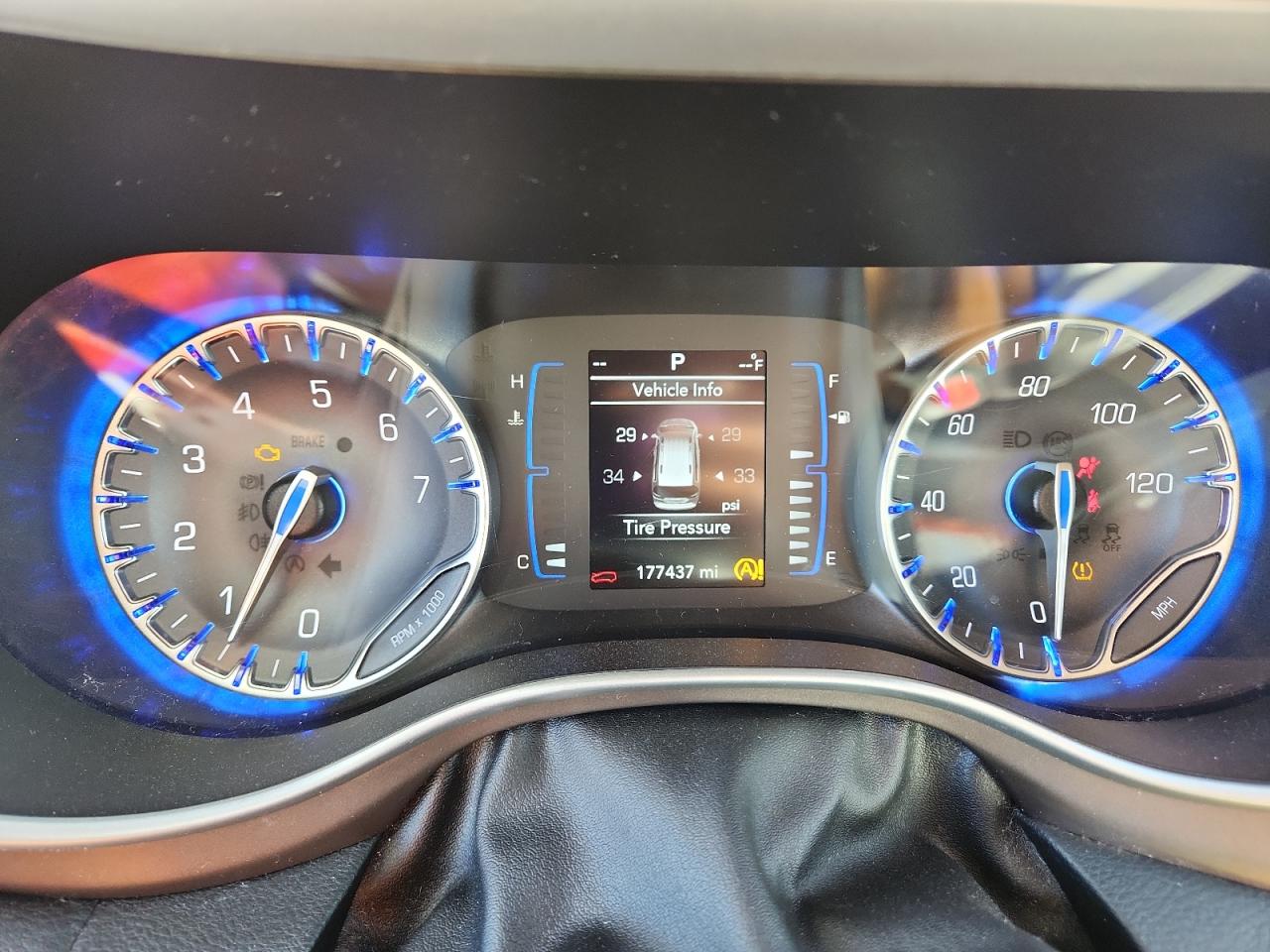 Chrysler Pacifica Touring L Image 6