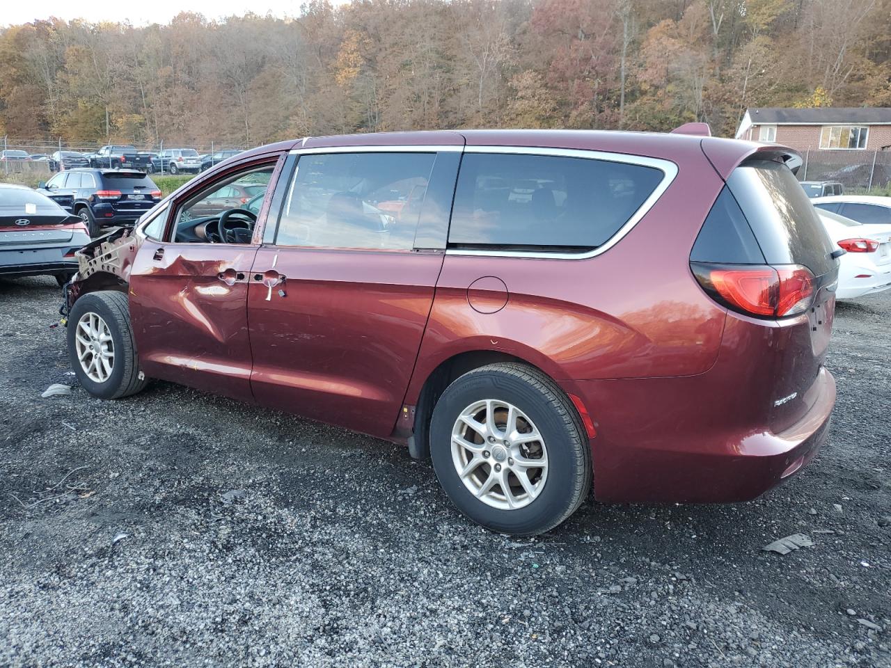 Chrysler Pacifica Touring Image 3