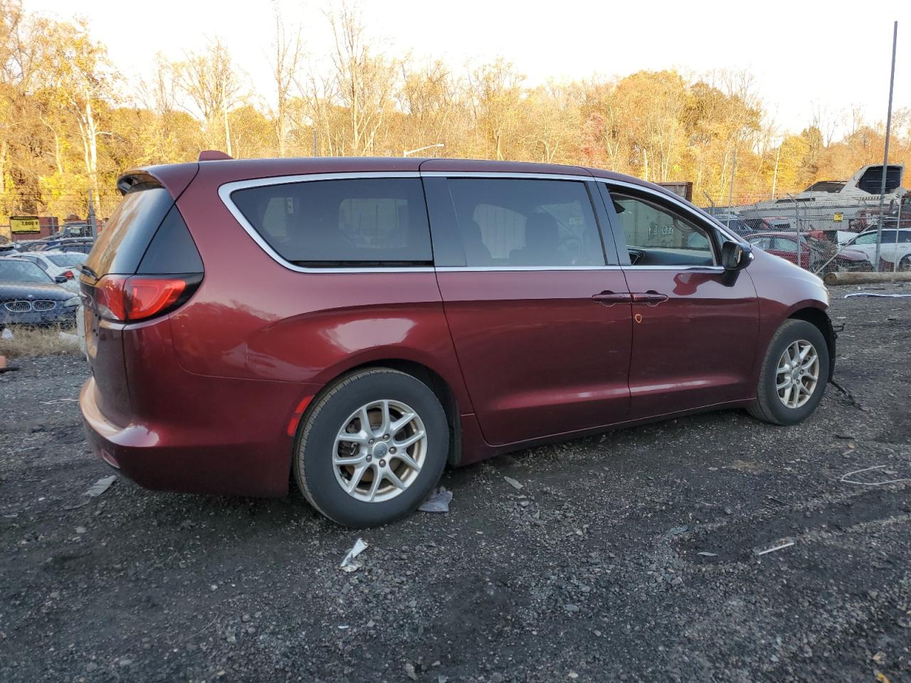Chrysler Pacifica Touring Image 5