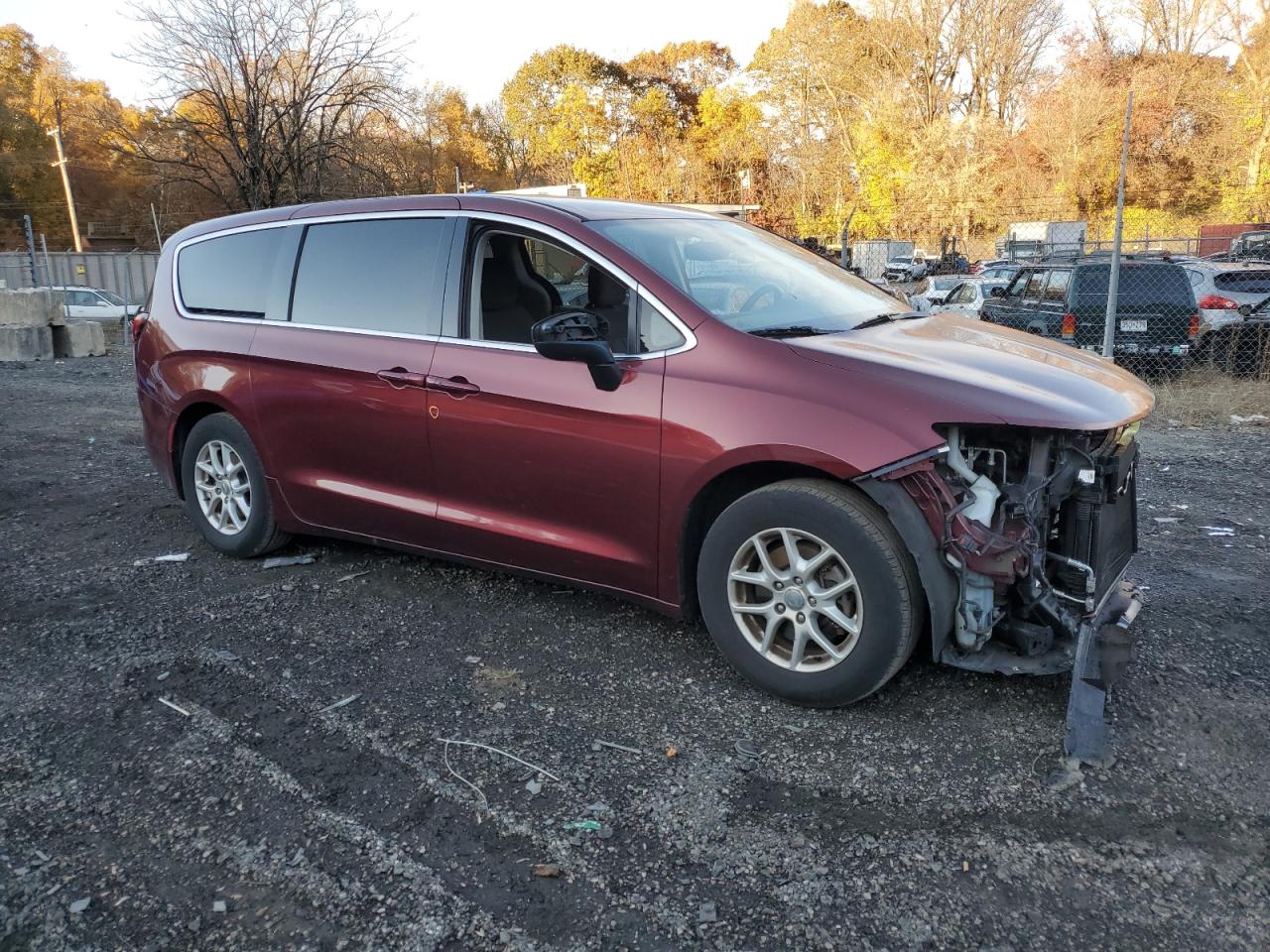 Chrysler Pacifica Touring Image 11