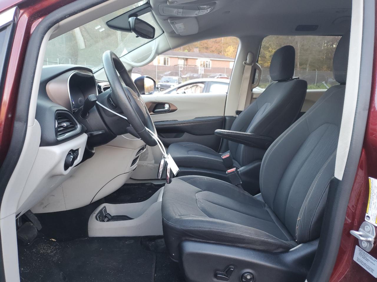 Chrysler Pacifica Touring Image 4