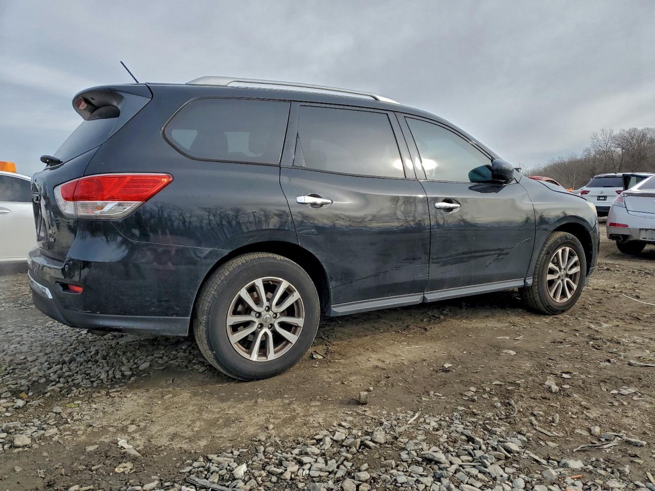 Nissan Pathfinder S Image 10