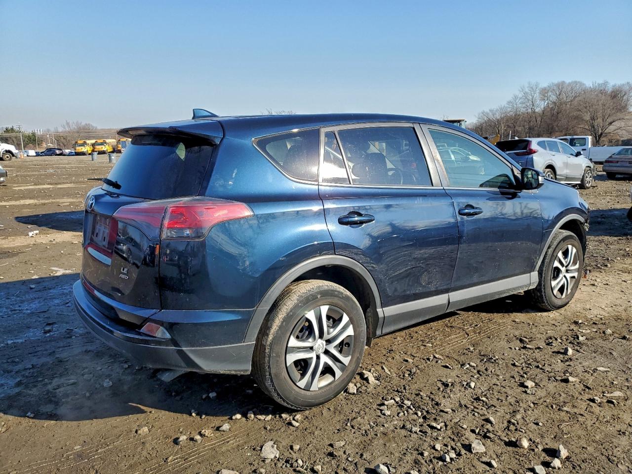 Toyota RAV4 Le Image 8