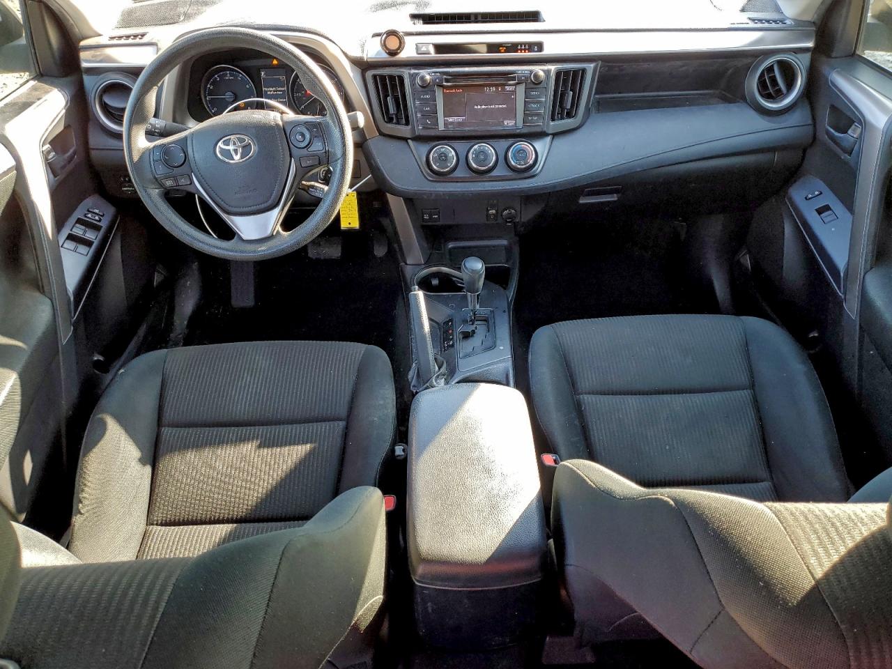 Toyota RAV4 Le Image 10
