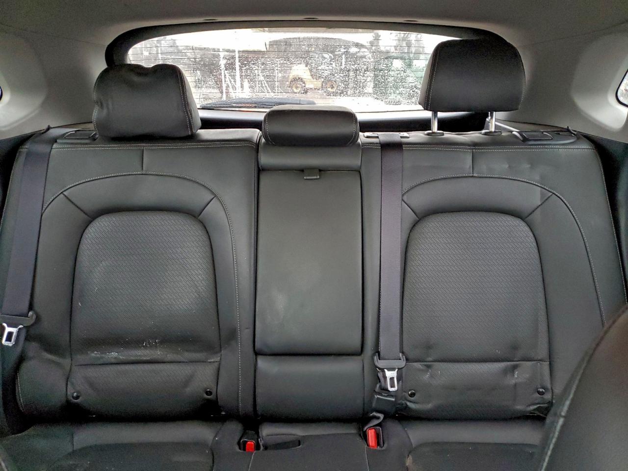 Hyundai KONA Limited Image 8