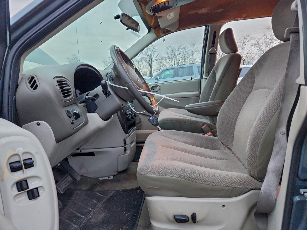 Dodge Caravan Sxt Image 3