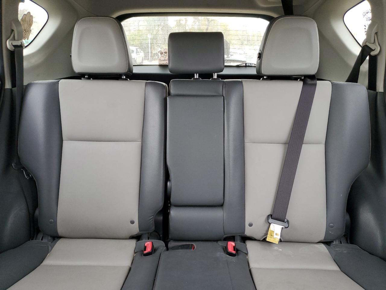 Toyota RAV4 Limited Image 8