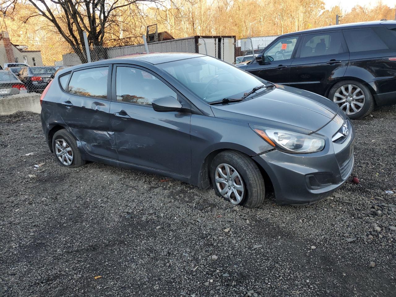 Hyundai ACCENT Gls Image 11