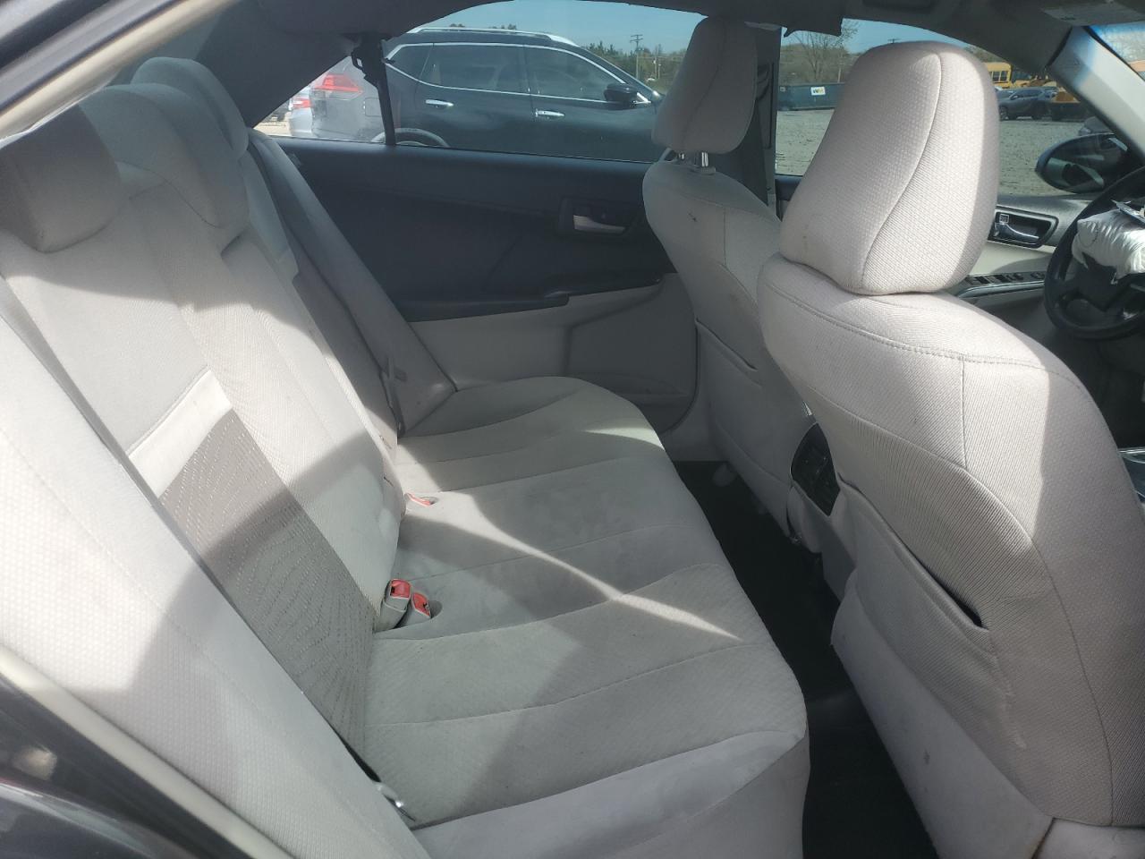 Toyota Camry Hybrid Image 7